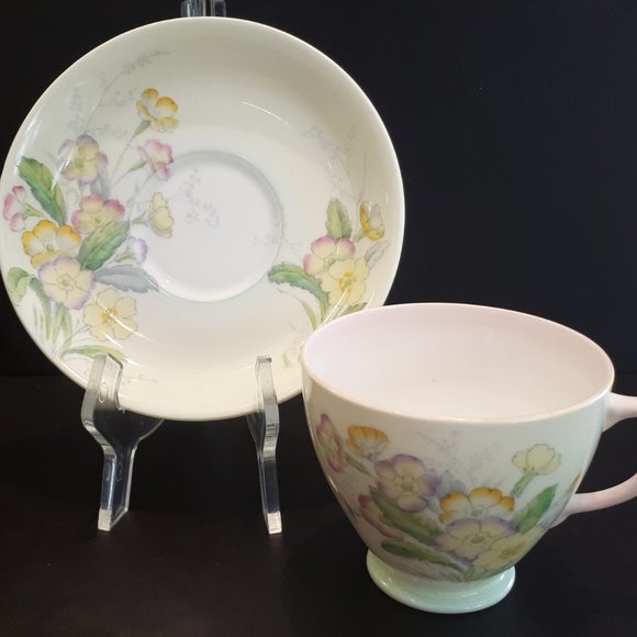 Old Royal fine china pastel colored flowers design - Picture 4 of 7